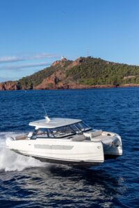 YOT 41 POWER CATAMARAN