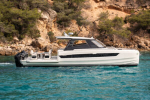 YOT 41 POWER CATAMARAN